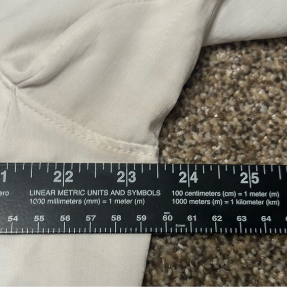 Columbia Women’s White Casual Button Down Shirt - Picture 9 of 12